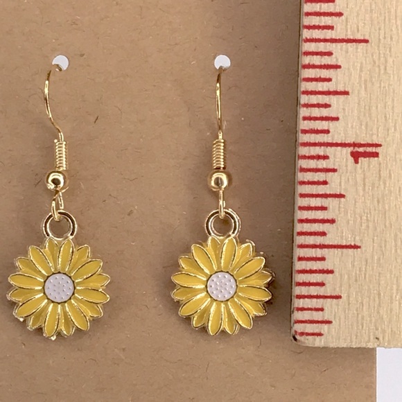 Gold and Yellow Daisy Earrings - Picture 2 of 2